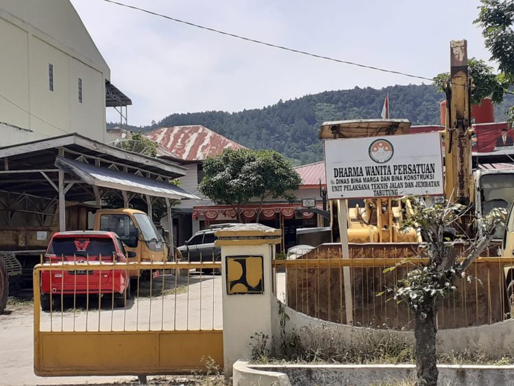 Kantor UPT Bina Marga Tarutung, Kamis (19/5).
