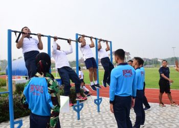 Personil Pushidrosal saat laksanakan tes kesamaptaan jasmani, Kamis (19/5).