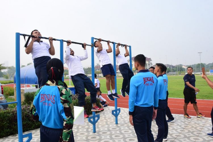 Personil Pushidrosal saat laksanakan tes kesamaptaan jasmani, Kamis (19/5).