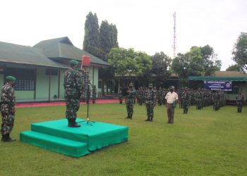 Danramil 06/ Babul Rahmah, Kapten Arh Hamdanisyah ST pimpin upacara Hari Kebangkitan Nasional (Harkitnas) di lapangan Makodim 0108/ Agara, Jumat (20/5).