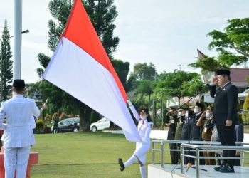 Pemkab Dairi saat upacara peringatan HKN, Jumat (20/5).