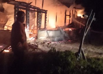 Kondisi rumah saat dilalap sijago merah, Sabtu malam (21/5).