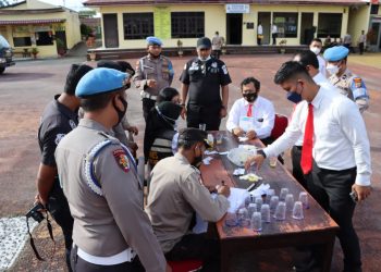 Polres Dairi saat tes urine personil secara mendadak, Senin (23/5). 