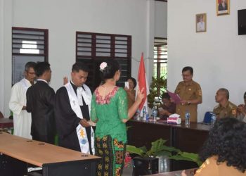 Pelantikan dan sumpah jabatan perangkat Desa Pegangan Julu VI, Senin (23/5).