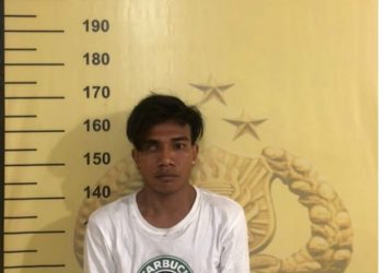 Tersangka Dedi residivis pencuri laptop saat diamankan di Polsek Medan Timur, Selasa (24/5).