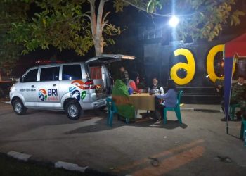 Kodim 0206/ Dairi saat giat vaksinasi di Lapangan Sudirman, Rabu malam (25/5).