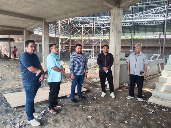 Komisi III DPRD Kota Pematangsiantar saat sidak bangunan yang melanggar, Jumat (10/6).
