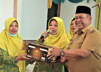 Bupati Dairi, DR Eddy Keleng Ate Berutu saat menghadiri pelantikan Pengurus Dewan Pimpian Daerah (DPD) Pengajian Al- Hidayah Kabupaten Dairi masa bhakti 2022 - 2027, Selasa (31/5).