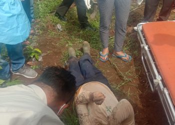 Jenajah Pita Girsang saat dievakuasi Polres di Perladangan, Rabu(1/6)