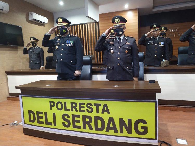 Wakapolresta, AKBP Agus Sugiyarso bersama PJU Polres Deliserdang serta Kapolsek jajaranya saat mengikuti upacara peringatan hari lahirnya Pancasila, Rabu (1/6).