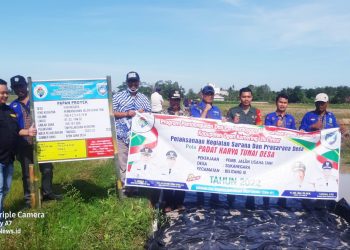 Pembangunan jalan usaha tani di Desa Suka Negara, Kamis (2/6).