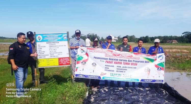 Pembangunan jalan usaha tani di Desa Suka Negara, Kamis (2/6).