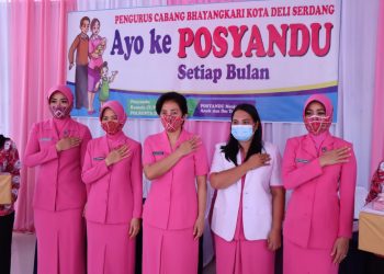 Ketua Bhayangkari Daerah Sumatera Utara Ny. Rita Panca Putra dan Wakil Ketua Bhayangkari Daerah Sumatera Utara Ny. Vitri Dadang Hartanto saat berkunjung ke Polresta Deliserdang, Kamis (2/6).