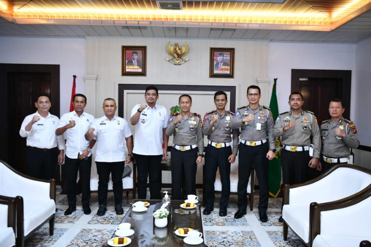 Direktorat Penegakan Hukum Korlantas Polri, Brigjen. Pol. Aan Suhanan didampingi Kombes. Pol. Made Agus Prasatya, Kombes. Pol. Twedy dan Kompol. Davis saat melakukan Monev Asistensi E- Tilang dan ETLE di wilayah Ditlantas Polda Sumatera Utara, Rabu (8/6).