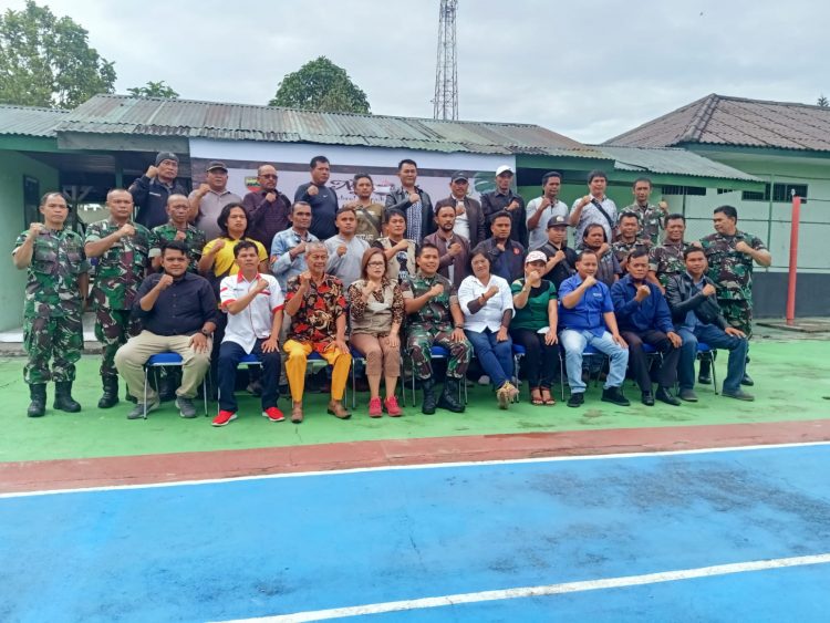 Dandim 0206/ Dairi, Letkol (Arh) Ridwan Budi Sulistyawan SIP saat ngopi bareng bersama insan pers, Jumat (10/6).