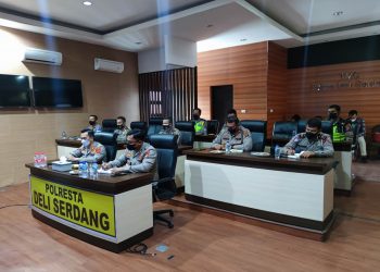 Kapolresta Deliserdang, Kombes. Pol. Irsan Sinuhaji didampingi Wakapolresra, AKBP Agus Sugiarso bersama PJU Polresta Deliserdang saat mengikuti Lat Pra Ops, Jumat (10/6).