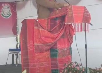 Bupati Toba, Ir. Poltak Sitorus saat launching penguatan pendidikan karakter warga sekolah se- Kabupaten Toba di SMP Negeri 1 Silaen, Senin (13/6).