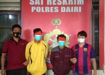 2 tersangka pengeroyoka  Julinton saat diamankan Polres Dairi, Senin (13/6).