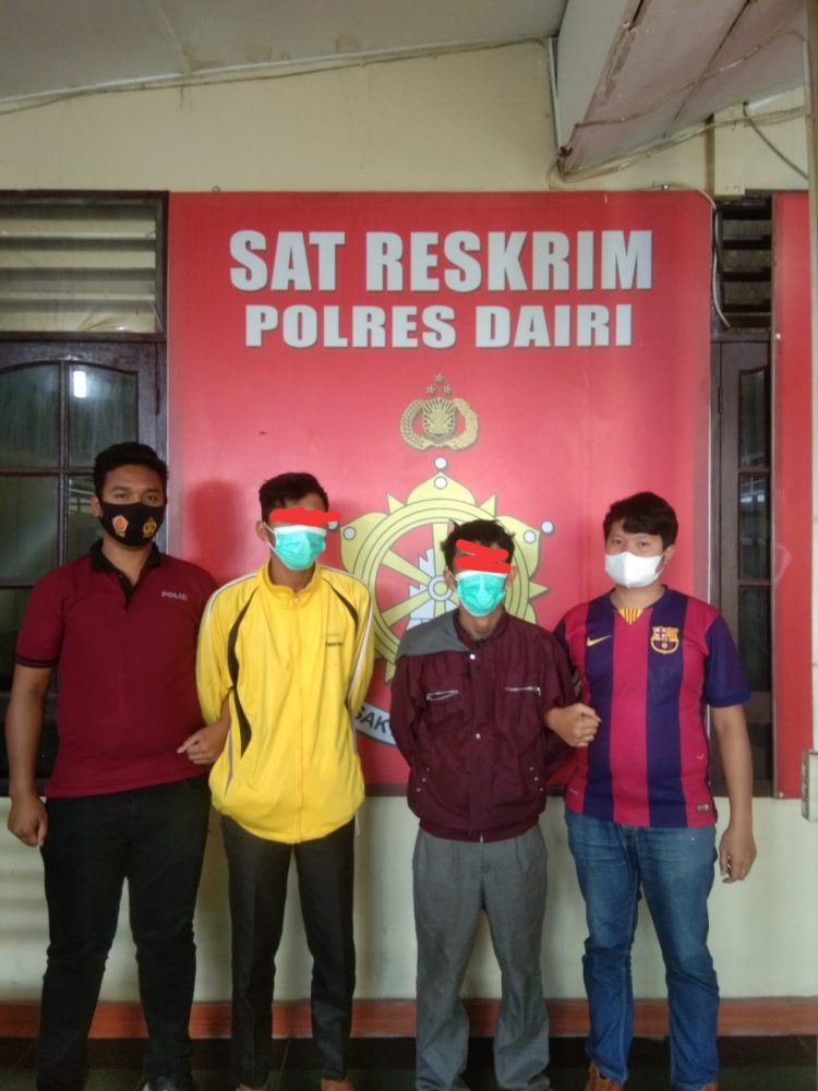 2 tersangka pengeroyoka  Julinton saat diamankan Polres Dairi, Senin (13/6).