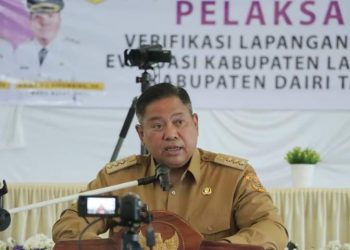 Bupati Dairi, Eddy Berutu saat mengikuti verifikasi VLH evaluasi Kabupaten layak anak, Selasa (14/6).
