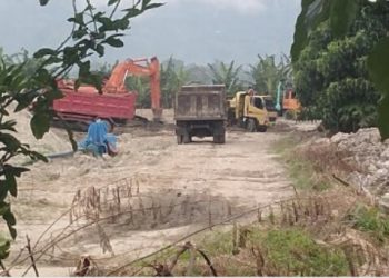 Tambang illegal pasir yang dilakukan oknum mengatas namakan perusahaan, Kamis (16/6)