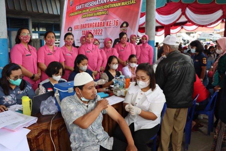 Polres Dairi saat giat bhakti kesehatan sambut Hari Bhayangkara ke- 76, Jumat (17/6).