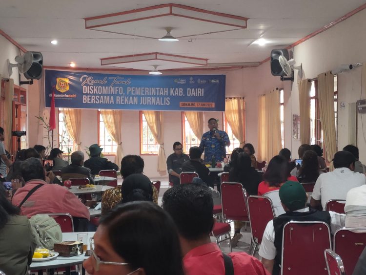 Pemerintahan Kabupaten Dairi saat temu ramah bersama jurnalis yang dihadiri Bupati Eddy Berutu dan Kadis Kominfo Dairi, Jumat (17/6).