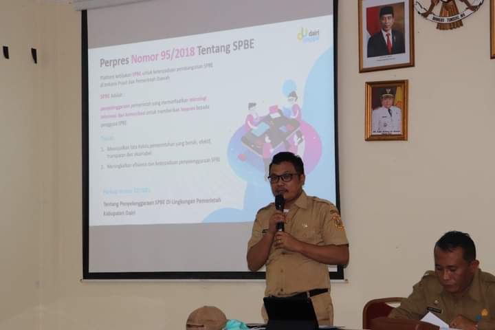 Bappeda Kabupaten Dairi saat menyelenggarakan rapat pemantauan dan evaluasi implementasi Sistem Pemerintah Berbasis Elektronik (SPBE), Senin (20/6).