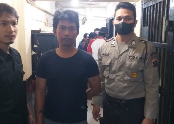 Tersangka SIF saat diamankan di Polres Taput, Kamis (23/6).