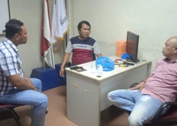 Ketua DPC bersama Sekretaris PJMI Provinsi Kepri saat diwawancarai, Selasa (28/6).