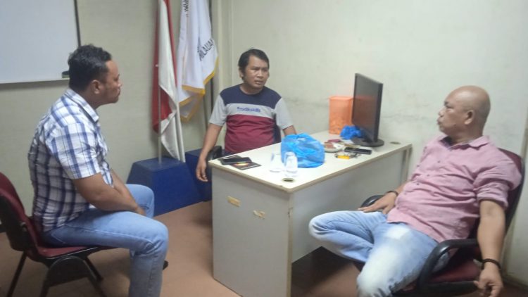 Ketua DPC bersama Sekretaris PJMI Provinsi Kepri saat diwawancarai, Selasa (28/6).