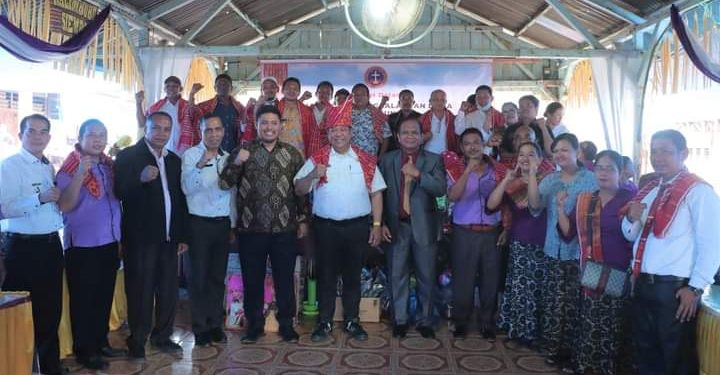 Bupati Dairi, Eddy Berutu saat menghadiri doa pembangunan konsistori dan rumah dinas Pendeta GBKP Pasir Tengah, Rabu (29/6).