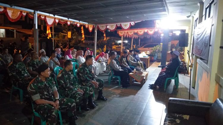 Polsek Mangkubumi jajaran Polres Tasikmalaya Kota saat giat syukuran HUT Bhayangkara ke- 76, Jumat malam (1/7).