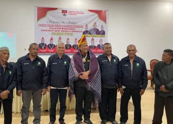 Bupati Dairi Dr. Eddy Keleng Ate Berutu saat menghadiri acara seminar budaya Pakpak dan pelatihan mersinabul yang dilaksanakan Persatuan Marga Maha Berru, Dekket Berre Berrena se- Indonesia di di Aula Taman Wisata Iman Sitinjo Dairi, Jumat (1/7).