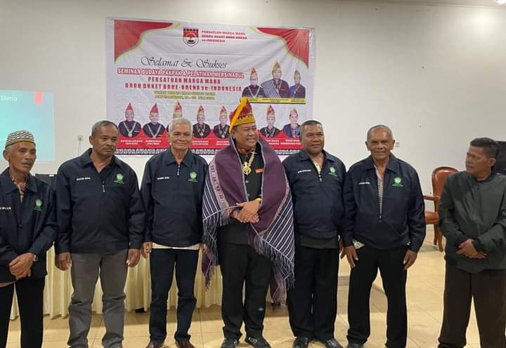 Bupati Dairi Dr. Eddy Keleng Ate Berutu saat menghadiri acara seminar budaya Pakpak dan pelatihan mersinabul yang dilaksanakan Persatuan Marga Maha Berru, Dekket Berre Berrena se- Indonesia di di Aula Taman Wisata Iman Sitinjo Dairi, Jumat (1/7).