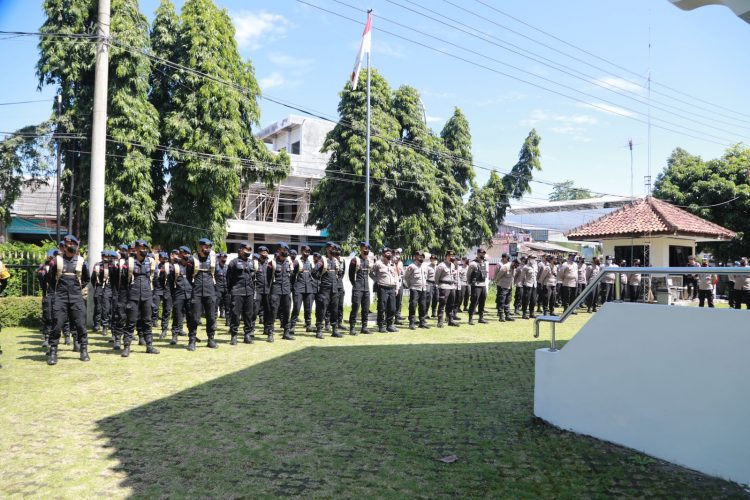 Polres Tasikmalaya Kota bersama TNI dan Brimob apel siaga pengamanan aksi unras BEM se- Tasikmalaya, Senin (4/7).