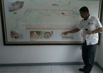 Direktur IP2 Baja Nusantara, Djonggi Napitupulu saat memberikan penjelasan uraian trik permainan yang melanggar Pepres, Sabtu (9/7).