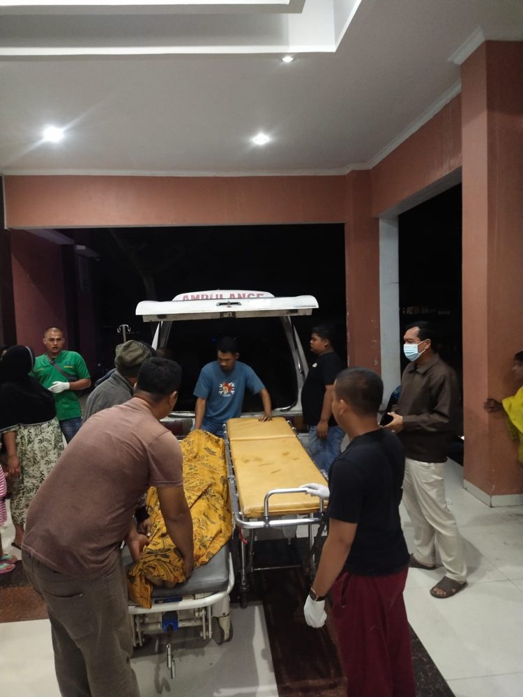 Jenajah AS, Korban penikaman dilakukan begal saat dihendak diantar kerumah duka, Senin (11/7).