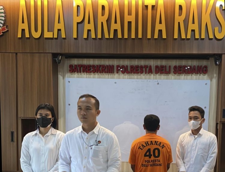 Tersangka, SSN saat ditahan di Polresta Deliserdang, Selasa (12/7).