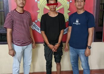 Tersangka, DS saat diamankan di Polres Dairi, Rabu (13/7).