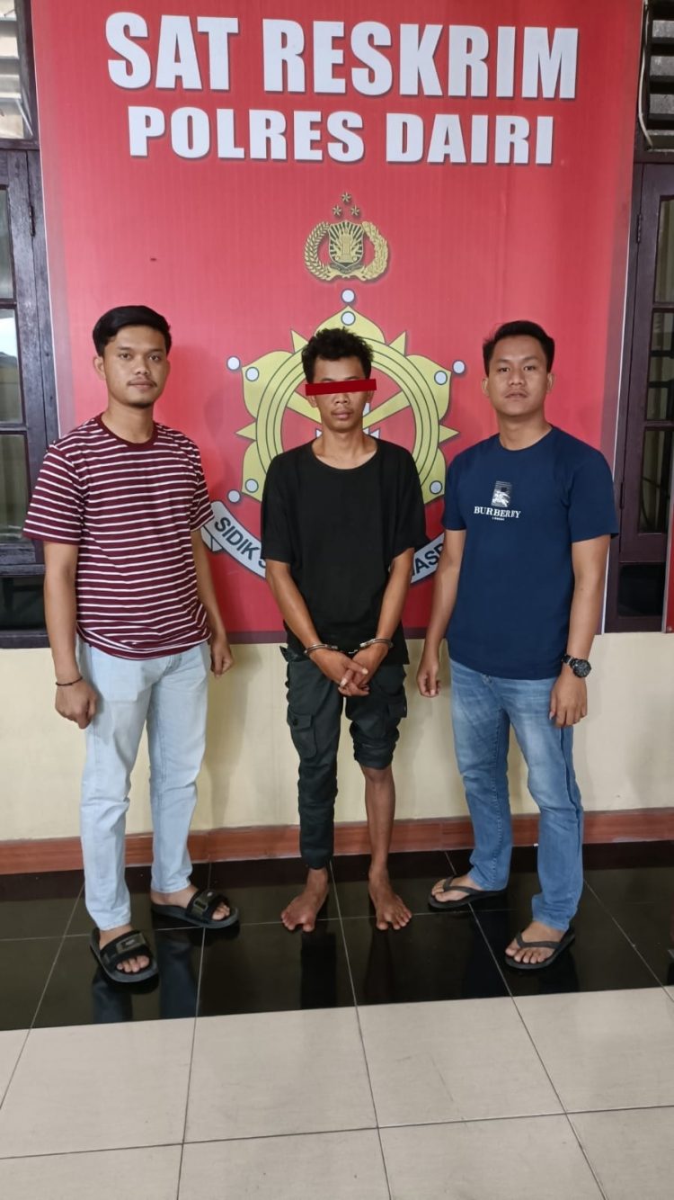 Tersangka, DS saat diamankan di Polres Dairi, Rabu (13/7).