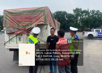 Satgas PMK Deliserdang (Personil Polresta, Dishub dan Satpol PP) saat razia armada pegangkutan hewan, Kamis (14/7).