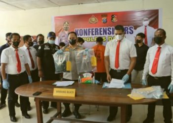 Polres Dairi saat konferensi pers kasus pembunuhan dilakukan oleh seorang suami kepada istrinya, Senin (18/7).