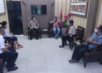 Kapolresta Deliserdang, Kombes. Pol. Irsan Sinuhaji didampingi Kasat Intelkam Polresta Deliserdang AKP. Syahrial Efendi Siregar SH, MAP menyambut hangat Ketua Klenteng Deliserdang Paijdan, Wakil Ketua Beng Chai, Bendahara Juli Waty dan anggota Hermanto, Senin (25/7).