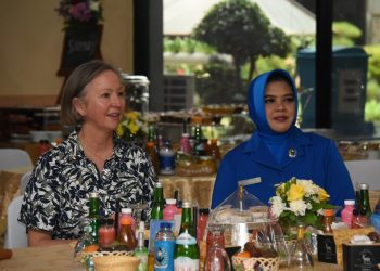 Pengurus Gabungan (PG) Jalasenastri Pushidrosal saat menggelar acara padu padan busana dan latihan ketrampilan membuat outer bertempat di Gedung Serba Guna Pushidrosal, Ancol Timur - Jakarta Utara, Senin (25/7).