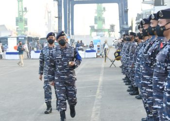 Danpushidrosal, Laksamana Madya TNI Nurhidayat saat melepas Manuvra Lapangan (Manlap) Latihan Operasi Survei dan Pemetaan Hidro-Oseanografi (Hidros) TA 2022, Kamis (28/7).