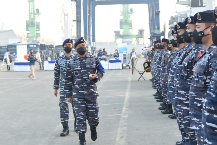 Danpushidrosal, Laksamana Madya TNI Nurhidayat saat melepas Manuvra Lapangan (Manlap) Latihan Operasi Survei dan Pemetaan Hidro-Oseanografi (Hidros) TA 2022, Kamis (28/7).