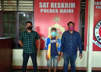 YS tersangka tukang tulis togel saat diamankan di Mapolres Dairi, Kamis (28/7)