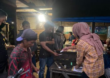 Personil Polres Taput saat GKN dan amankannl 3 tersangka, Kamis (28/7).