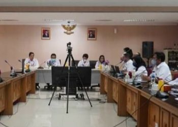 Direktur Instrumen HAM, Betni Humiras Purba saat memimpin rapat bersama Kementerian Agama, Rabu (27/7).